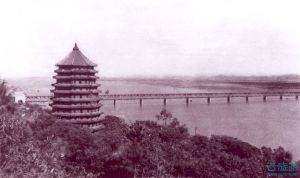 杭州名胜六和塔和钱江大桥